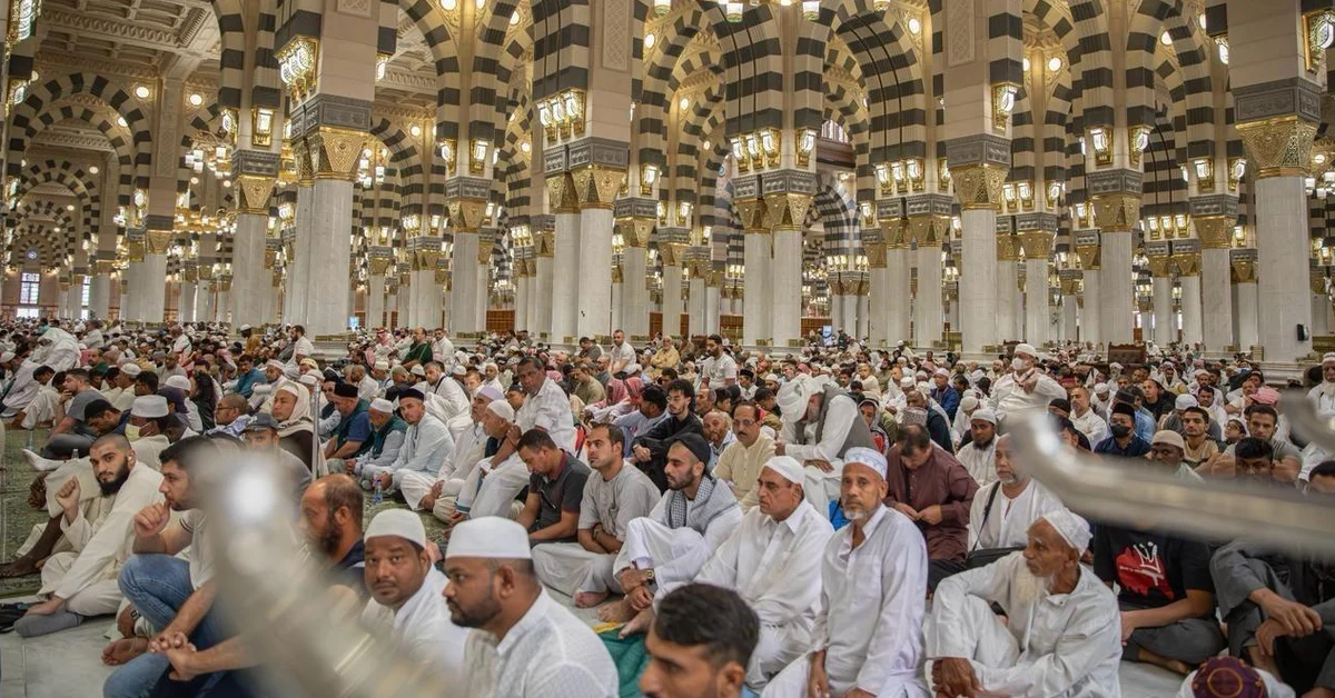 Prophet's Mosque Imam Calls on Digital Influencers to Use Platforms for Righteous Deeds - Main Image